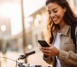 Studie zeigt: Ablenkung verursacht Verkehrsunfälle beim (Foto: AdobeStock - Zaleman 629466242)