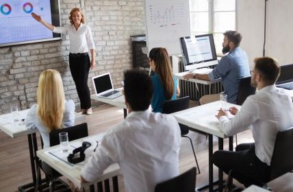 Cognizant startet globale Initiative zur Vermittlung von technologischen (Foto: AdobeStock - NDABCREATIVITY 243253021)