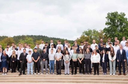 85 starten duales Studium und Ausbildung bei Friedhelm Loh (Foto: Friedhelm Loh Group)