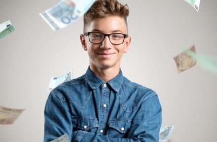 Landesregierung fördert zehn Projekte gegen Jugendüberschuldung mit 760.000 (Foto: AdobeStock - lassedesignen - 165896180)