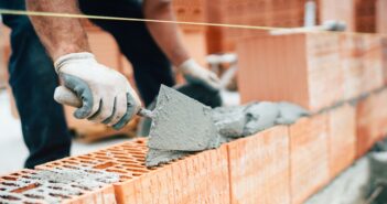 Berufseinstieg im Bauwesen: Diese Technologien solltest du als Praktikant kennen (Foto: AdobeStock - aboutmomentsimages - 211270603)